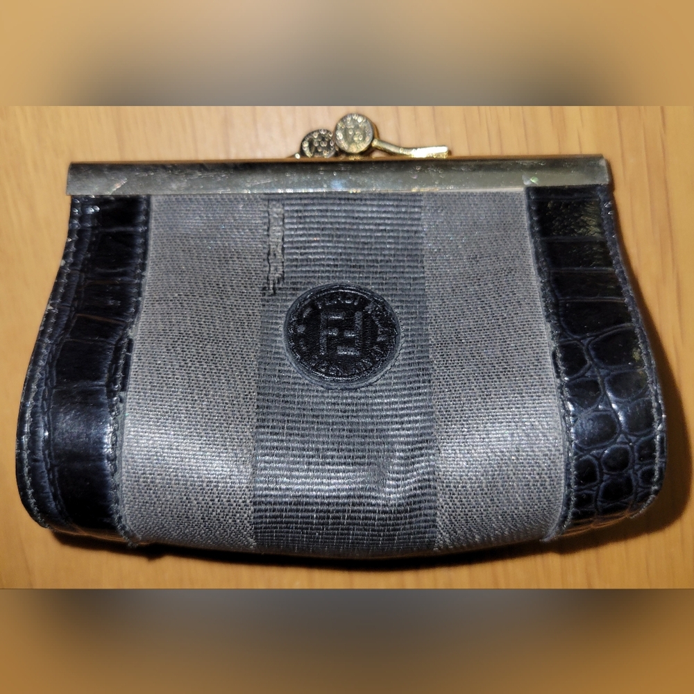 FENDI Vintage Kisslock Mini Coin Purse in Black - Picture 3 of 11